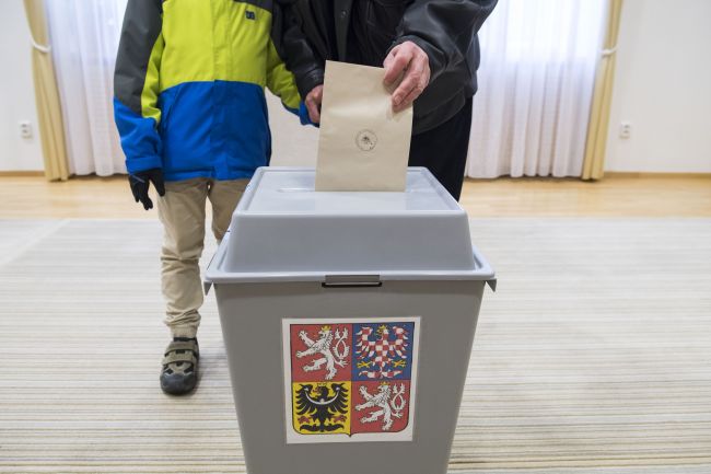 Podľa politologičky v českých voľbách rozhodne len volebná účasť
