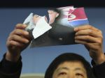 Aktivisti na protest proti KĽDR roztrhali fotografie Kim Čong-una