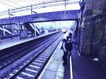 Video: Samovraha pred smrťou pod kolesami vlaku zachránila odvážna okoloidúca