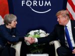 Trump v Davose vyzdvihol "vynikajúci vzťah" s Mayovou