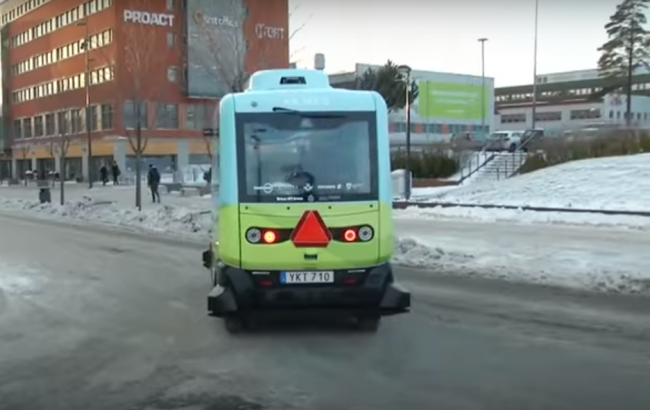 Video: V uliciach Európy sa už objavujú prvé robotické autobusy. Jazdia bez šoférov