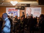 Zemanova prevaha na vidieku sa potvrdzuje, hlasy z miest ešte sčítajú