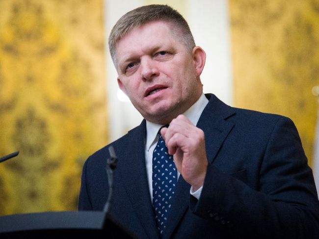 Premiér Robert Fico zablahoželal Milošovi Zemanovi k znovuzvoleniu za prezidenta ČR