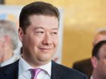 Zemana podporoval aj Tomio Okamura, dostal pusu a potykal si s ním