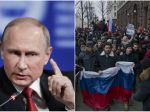 Protestujúci v Moskve pochodovali okolo budovy vlády a kričali "Putin je zlodej!"