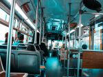 Autobus sa dal na zastávke z neznámych príčin do pohybu, 10 ľudí zostalo zranených