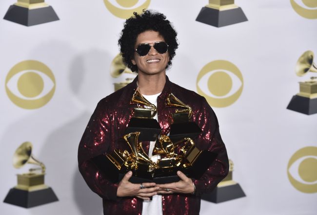 Na udeľovaní cien Grammy bodovali títo interpreti