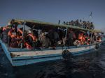 Španielske plavidlá zachránili cez víkend pri pobreží Líbye 329 migrantov