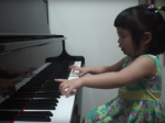 Video: Dievčatko predviedlo neuveriteľný talent. Má len 3 roky, no dokáže zahrať Bacha!