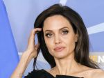 Angelina Jolie chce spolupracovať s NATO v boji proti sexuálnym zločinom vo vojnách