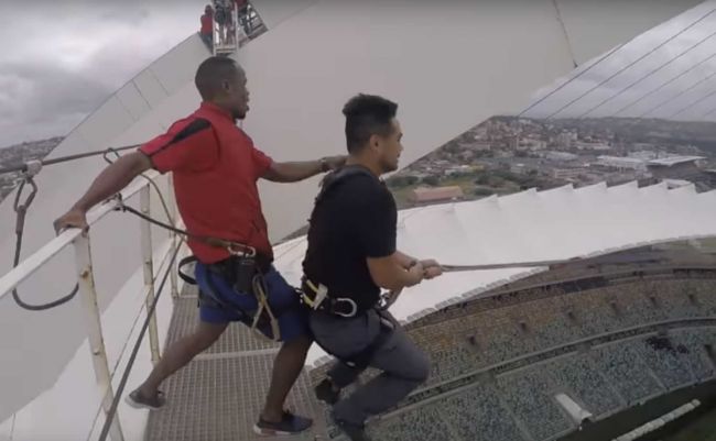 Video: Ak máte strach z výšok, radšej sa na toto video nepozerajte