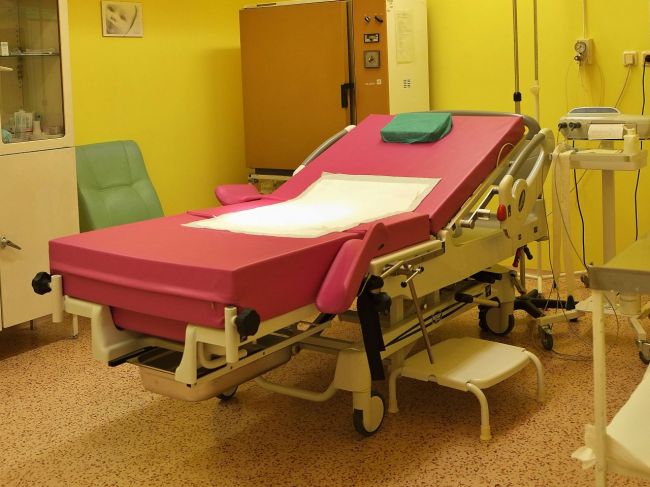 Nemocnice rušia od februára poplatky za epidurál a za prítomnosť otca pri pôrode