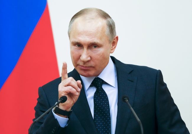 Rusko tvrdí, že Spojené štáty poľujú na Rusov vo svete a zatýkajú ich