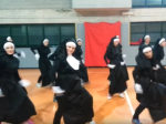 Video: Mníšky tancujú zumbu. Z tejto choreografie vám padne sánka