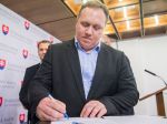 Opozícia iniciuje mimoriadnu schôdzu k modernizácii armády