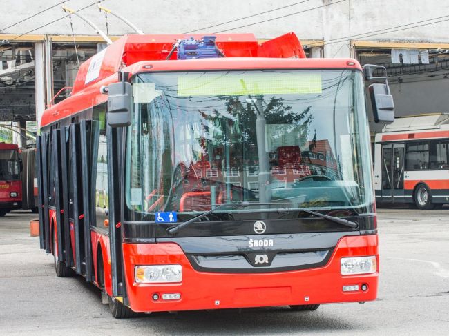 Sneženie v Bratislave odstavilo trolejbusy v kopcovitých častiach mesta,MHD mešká 30 minút