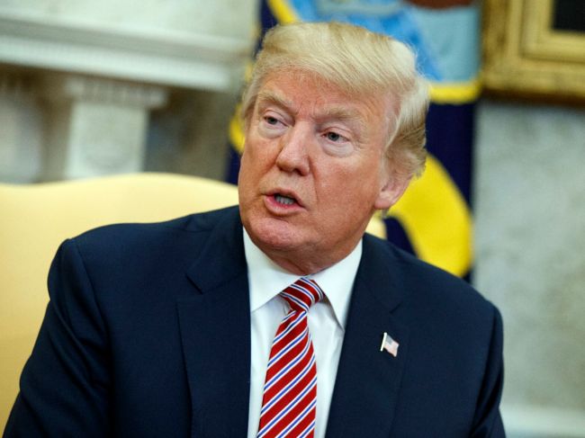 Trump zablokoval zverejnenie správy demokratov o ruskej kauze