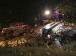 Pri nehode autobusu zahynulo najmenej 19 ľudí
