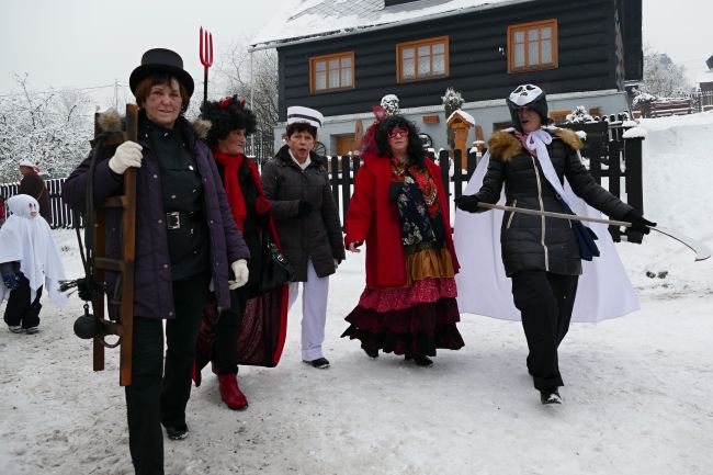 Trojmedzie: Vo fašiangovom sprievode prešli masky z Česka, Slovenska aj Poľska