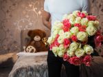 Na Deň zaľúbených Slováci najčastejšie darujú sladkosti a kvety