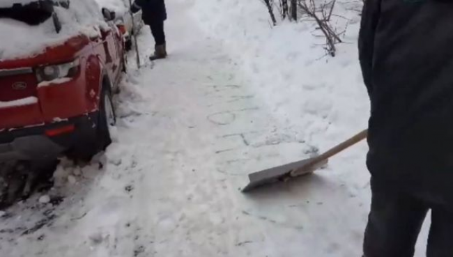 Video: Rusi našli jedinečný spôsob, ako sa efektívne zbaviť snehu