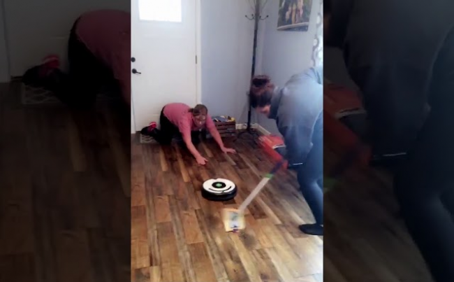 Video: Takto hrajú curling ženy v domácnosti