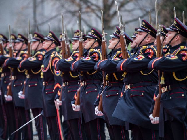 Ministerstvo obrany kupuje historické rovnošaty pre Čestnú stráž, stáť majú cez 64.000 eur