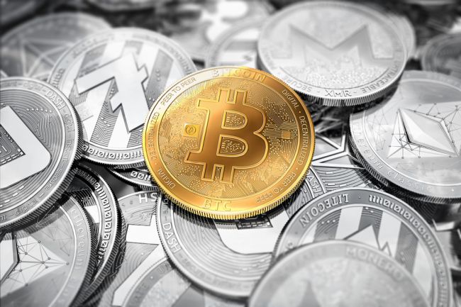 Bitcoin rastie, rovnako ako ďalšie kryptomeny