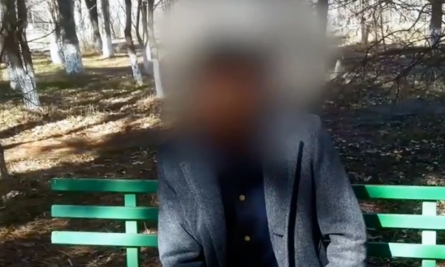 Video: Muž tvrdí, že prišiel z budúcnosti. Priniesol odtiaľ znepokojivú fotografiu