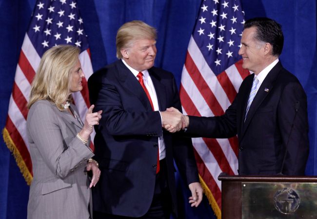 Trump podporuje návrat Mitta Romneyho do politiky, predtým ho kritizoval