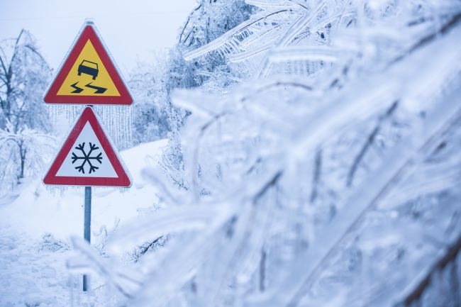 Na severe Slovenska treba jazdiť opatrnejšie, môžu sa tvoriť snehové jazyky