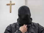 Bývalého kňaza odsúdili na 8,5 roka na psychiatrii za zneužívanie detí