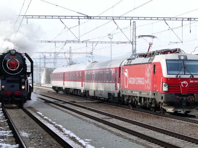 ŽSR otvorili zmodernizovaný úsek železnice Považská Teplá - Žilina