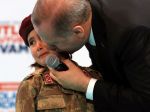 Video: Turecký prezident rozplakal dievčatko. Mal pre ňu hrozný odkaz
