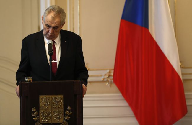 Zeman udelil milosť mužovi, ktorý pri dopravnej nehode zabil manželku a syna