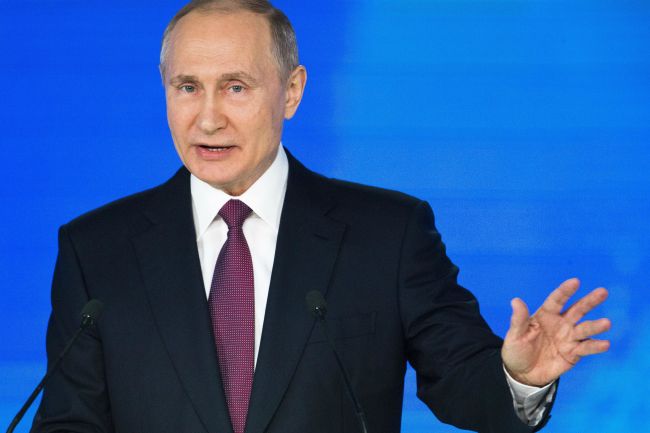 Putin odmietol tvrdenia, že Rusko oživuje studenú vojnu