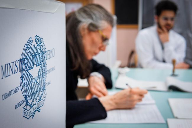 Voľby v Taliansku: Žiadna zo strán nemá absolútnu väčšinu ani v Senáte, ani v Snemovni