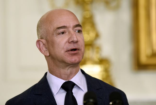 Forbes: Najbohatším človekom na svete už nie je Bill Gates