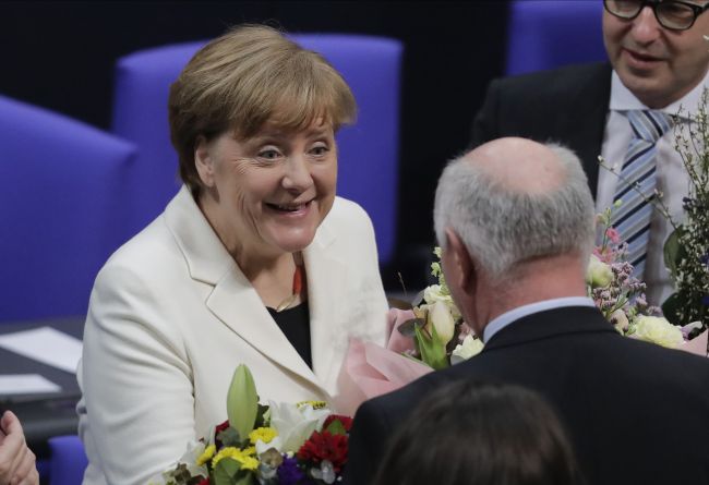 Bundestag zvolil Merkelovú po štvrtýkrát za kancelárku