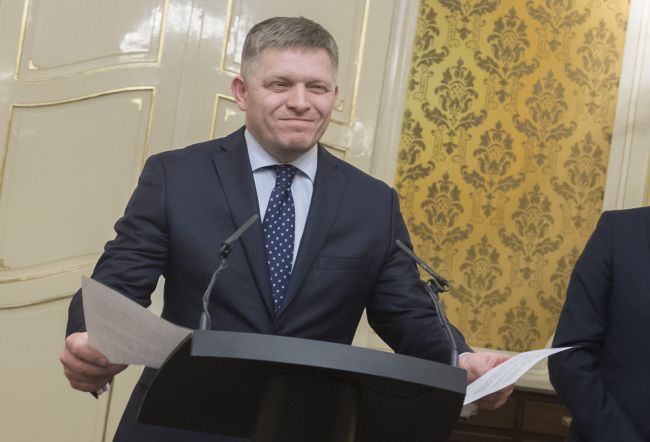 Prezident súhlasil, že nového premiéra nominuje Smer-SD