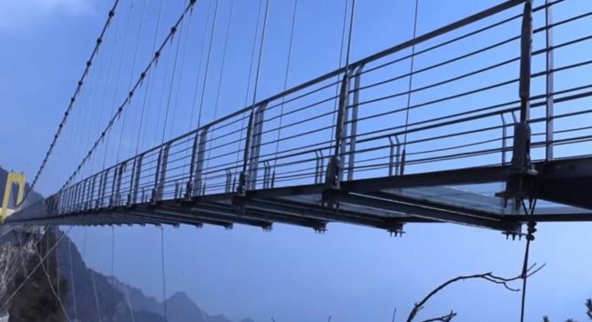 Video: V Číne otvorili najvyšší sklenený most na svete. Pozrite na tie zábery!