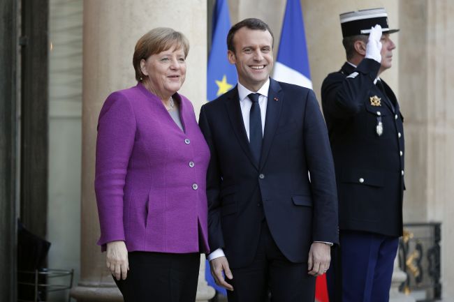 Macron a Merkelová by mali vyslať z Paríža impulz pre Európu, tvrdí Weber