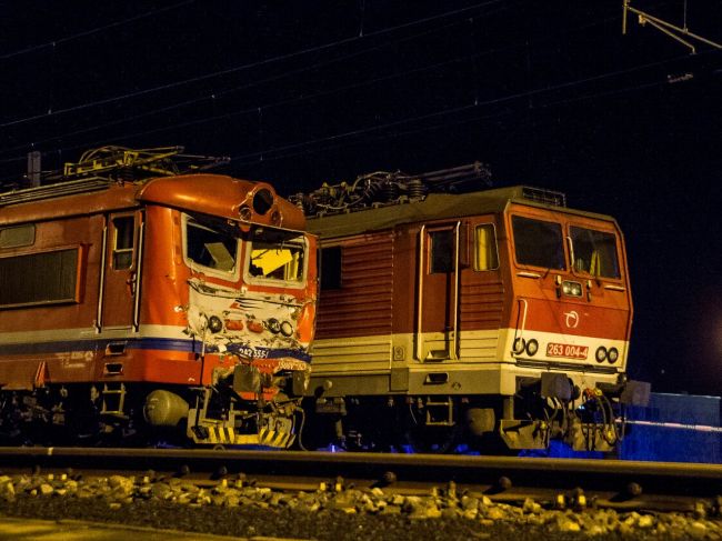 Po piatkovej zrážke vlakov v Pezinku ostávajú v UNB traja pacienti