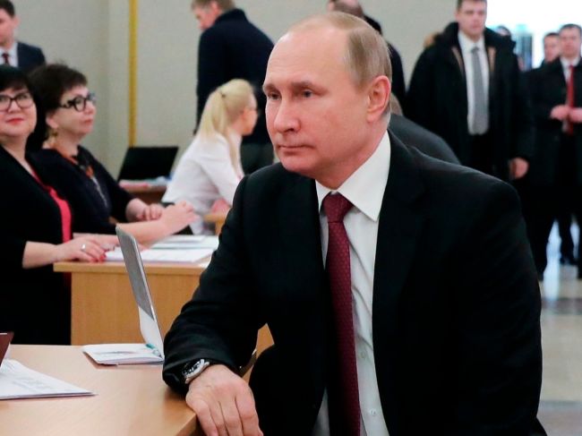 Putin podľa čiastkových výsledkov vo voľbách jednoznačne zvíťazil
