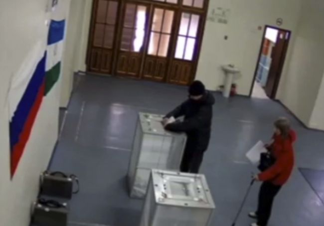Navaľného štáb i Golos zaznamenali prípady porušovania volebného zákona
