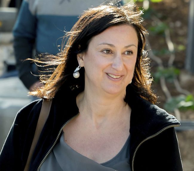 Ruská informátorka zavraždenej maltskej novinárky sa vzdala polícii