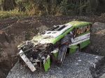 Autobus spadol do rokliny, zahynulo 19 ľudí