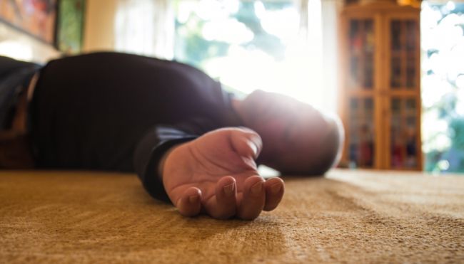 Dôchodca zomrel pred siedmimi rokmi, našli ho vďaka lupičovi