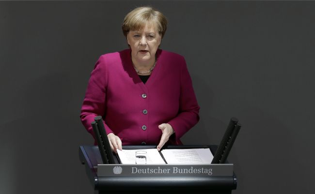 Merkelová hovorila v parlamente o zomknutí na národnej i európskej úrovni
