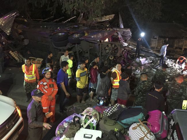 Nehoda autobusu si vyžiadala 18 mŕtvych a 33 zranených